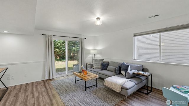 17815 152nd Place SE, Renton, WA 98058