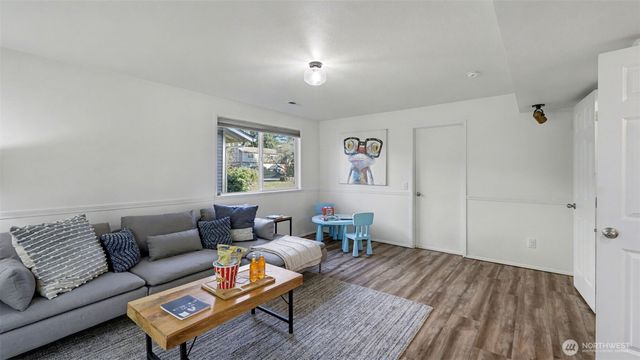 17815 152nd Place SE, Renton, WA 98058