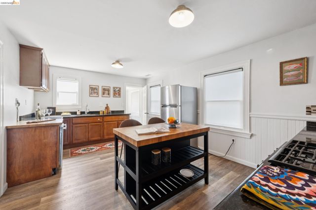 1161 61St St, Oakland, CA 94608