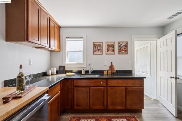1161 61St St, Oakland, CA 94608