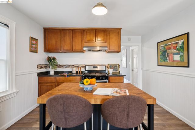 1161 61St St, Oakland, CA 94608