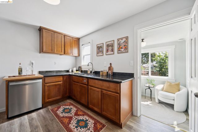 1161 61St St, Oakland, CA 94608