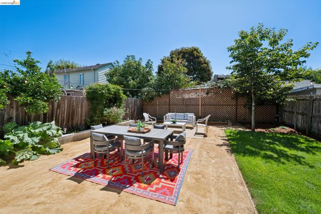 1161 61St St, Oakland, CA 94608