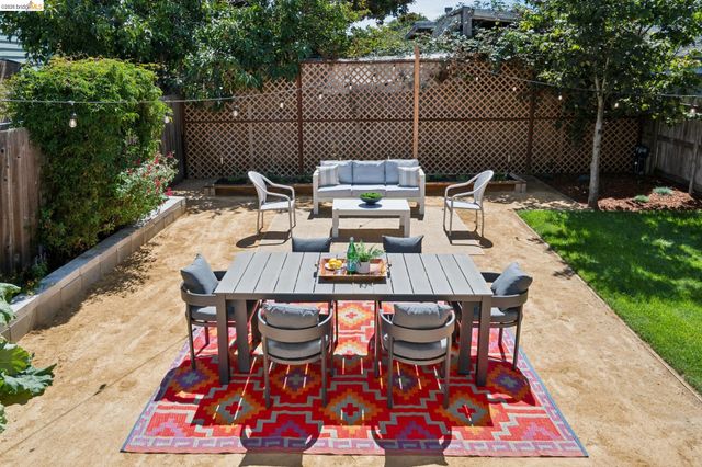 1161 61St St, Oakland, CA 94608