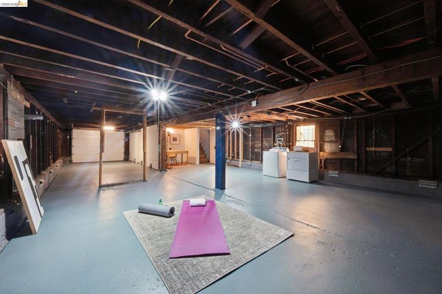 1161 61St St, Oakland, CA 94608