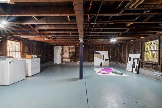 1161 61St St, Oakland, CA 94608