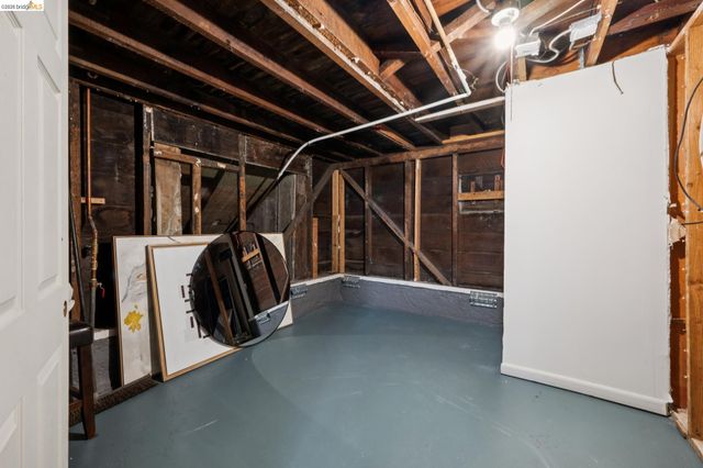 1161 61St St, Oakland, CA 94608