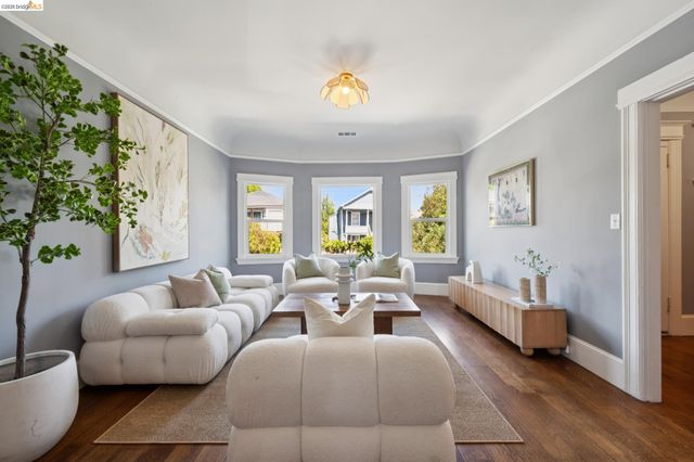 1161 61St St, Oakland, CA 94608