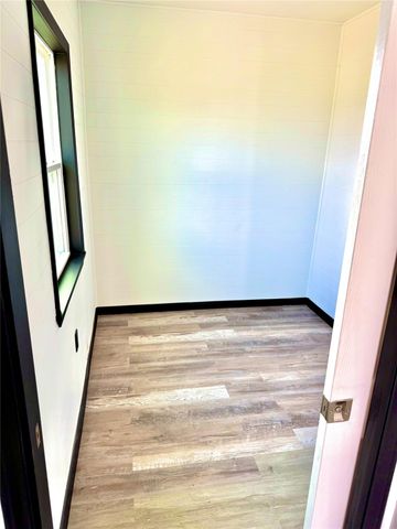 1118 County Road 447, Waelder, TX 78959