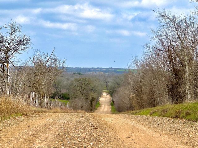 1118 County Road 447, Waelder, TX 78959