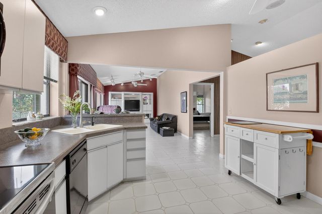 2570 NW 13th Street, Delray Beach, FL 33445