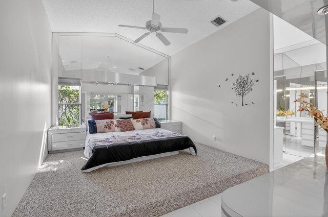 2570 NW 13th Street, Delray Beach, FL 33445