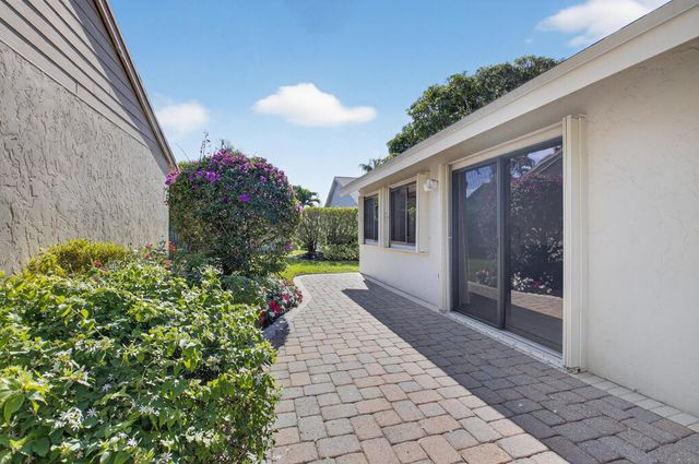 2570 NW 13th Street, Delray Beach, FL 33445