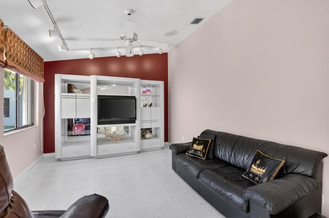 2570 NW 13th Street, Delray Beach, FL 33445