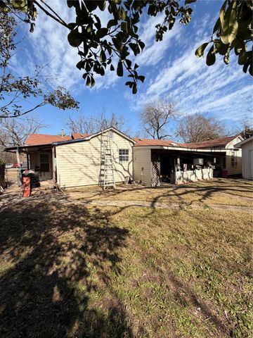 114 E Park Place Drive, Lancaster, TX 75134