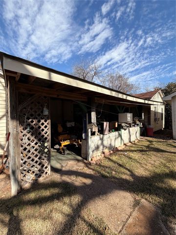 114 E Park Place Drive, Lancaster, TX 75134