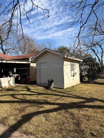 114 E Park Place Drive, Lancaster, TX 75134