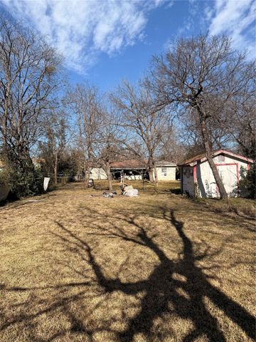 114 E Park Place Drive, Lancaster, TX 75134