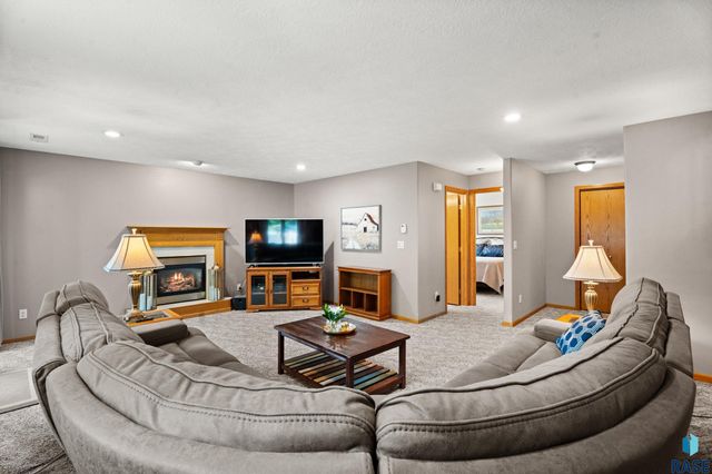 2620 S Rutgers Ave Avenue, Sioux Falls, SD 57106