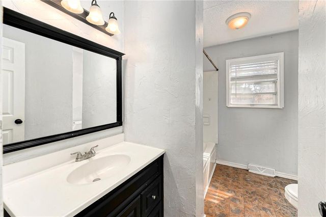 1103 NE Columbus Street, Lee's Summit, MO 64086