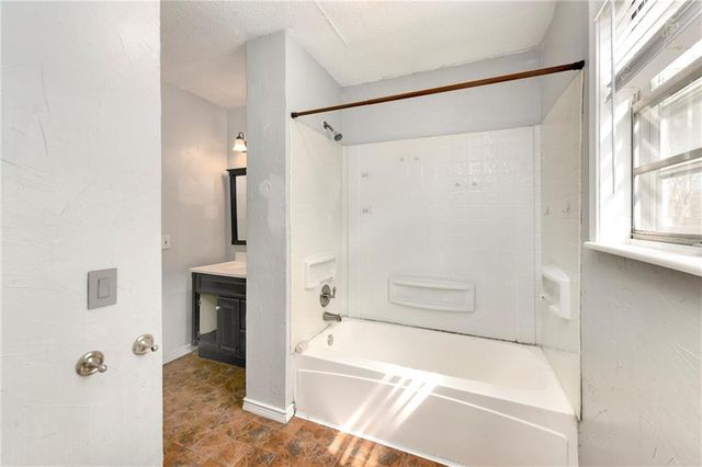 1103 NE Columbus Street, Lee's Summit, MO 64086