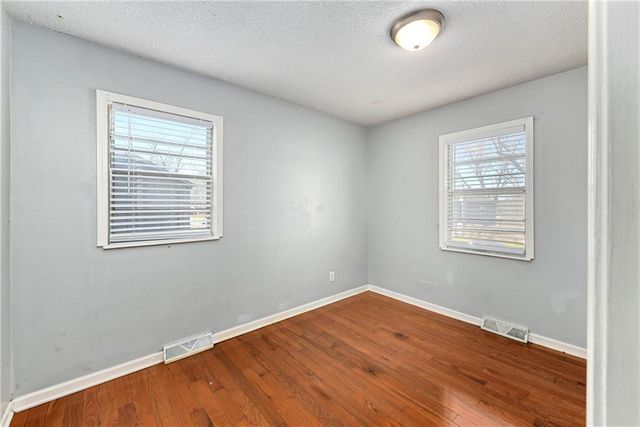 1103 NE Columbus Street, Lee's Summit, MO 64086