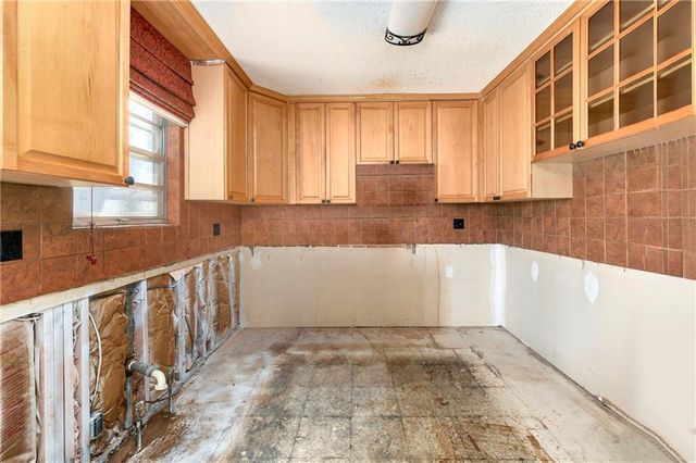 1103 NE Columbus Street, Lee's Summit, MO 64086