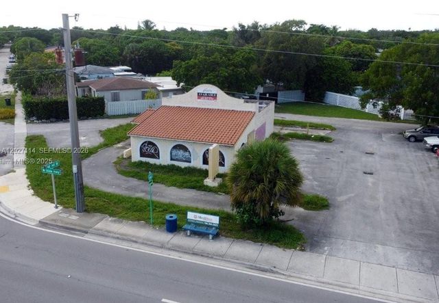 14100 W Dixie Highway, North Miami, FL 33161