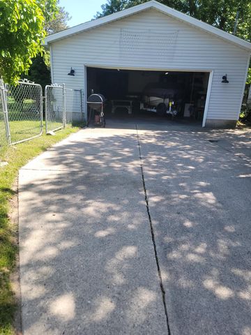 2142 Cass Avenue, Bay City, MI 48708