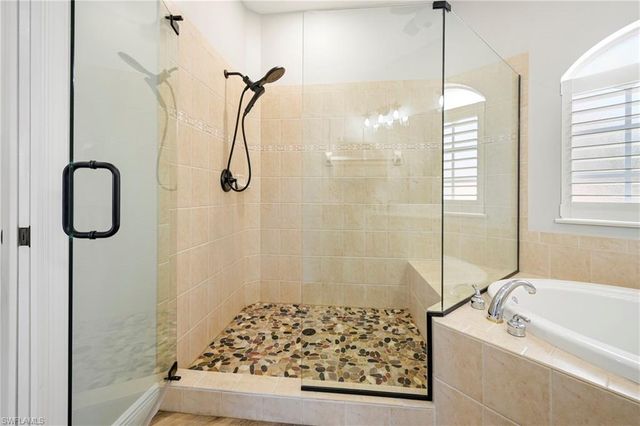 13921 Avon Park CIR 204, Fort Myers, FL 33912