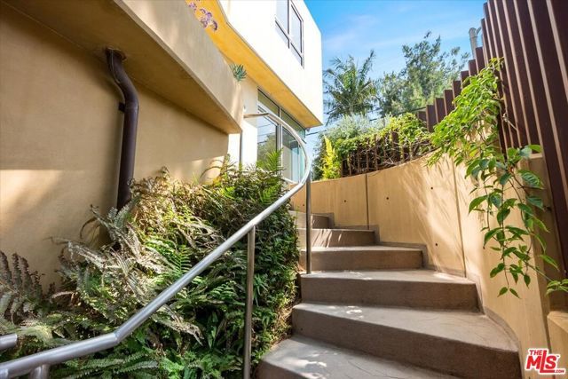 2301 10th Street 3, Santa Monica, CA 90405