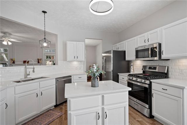 116 Weatherstone Drive, Woodstock, GA 30188