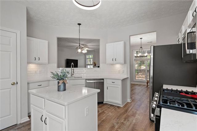 116 Weatherstone Drive, Woodstock, GA 30188