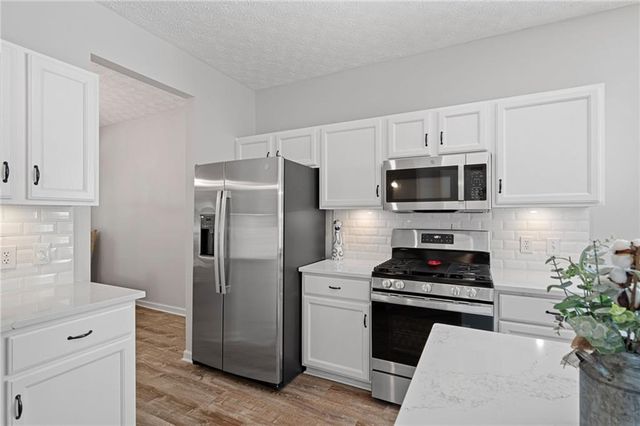 116 Weatherstone Drive, Woodstock, GA 30188