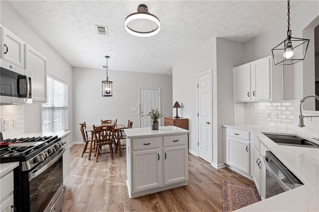 116 Weatherstone Drive, Woodstock, GA 30188