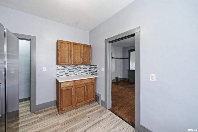 1619 NE GLENDALE Avenue, Peoria, IL 61603