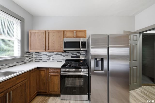 1619 NE GLENDALE Avenue, Peoria, IL 61603