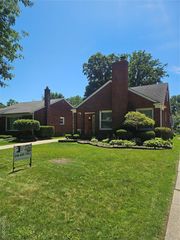 20296 Damman Street, Harper Woods, MI 48225