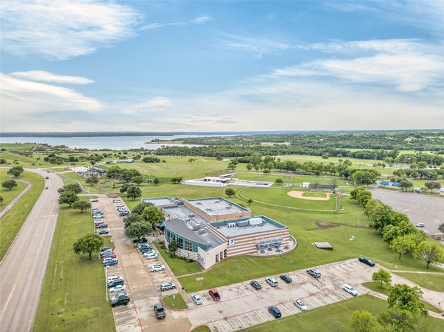 738 Sterling Drive, Benbrook, TX 76126