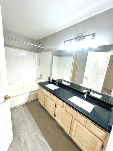 111 N Woodbury Lane, Lake Bluff, IL 60044