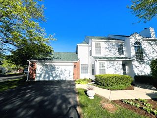 111 N Woodbury Lane, Lake Bluff, IL 60044