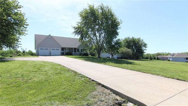 23305 S Hickory Court, Spring Hill, KS 66083