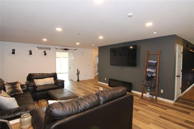23305 S Hickory Court, Spring Hill, KS 66083