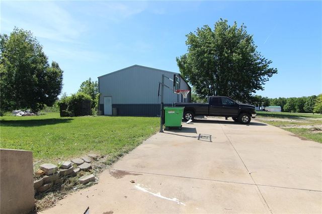 23305 S Hickory Court, Spring Hill, KS 66083
