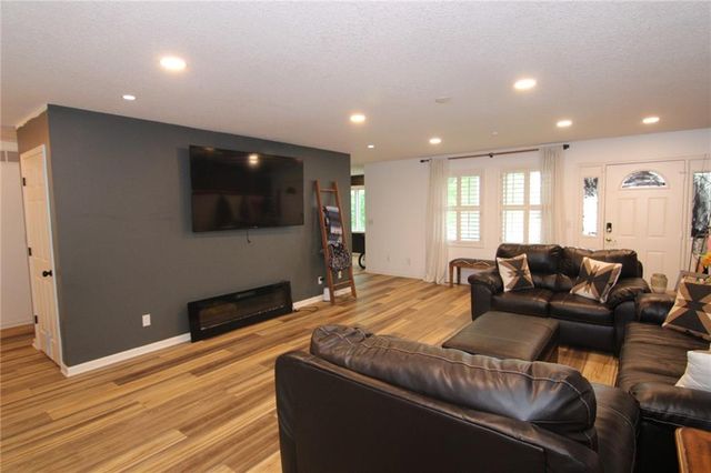 23305 S Hickory Court, Spring Hill, KS 66083