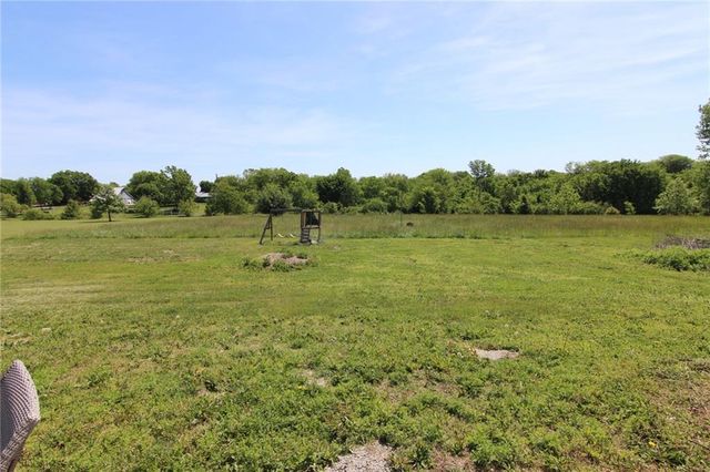 23305 S Hickory Court, Spring Hill, KS 66083