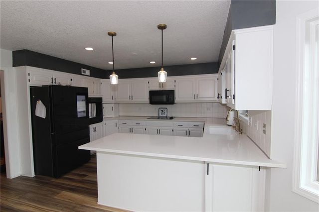 23305 S Hickory Court, Spring Hill, KS 66083