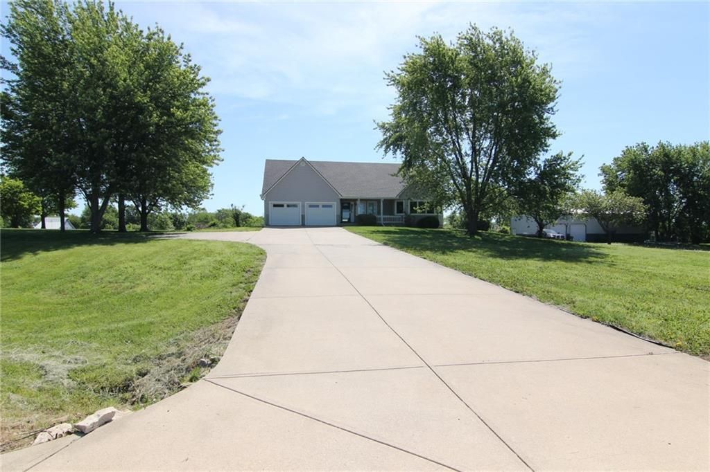 23305 S Hickory Court, Spring Hill, KS 66083