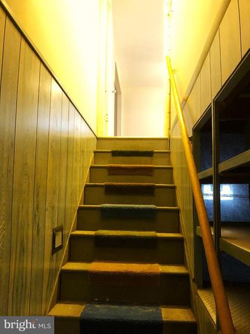 8 ROBERTS LN, Berlin, NJ 08009