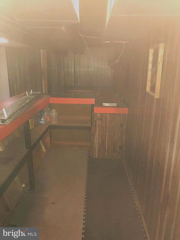 8 ROBERTS LN, Berlin, NJ 08009